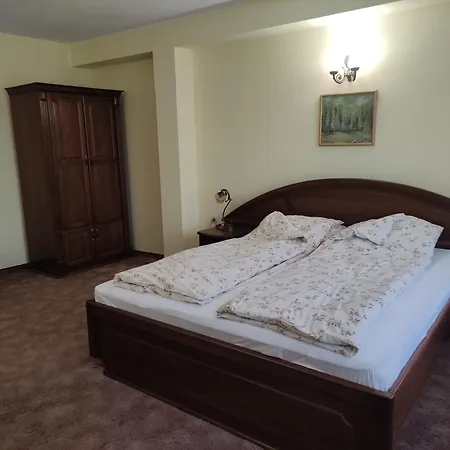 златна котва Hotel 2*