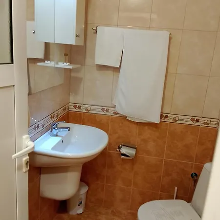 златна котва فندق 2*